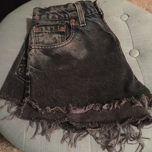 BLACK LEVI DENIM SHORTS